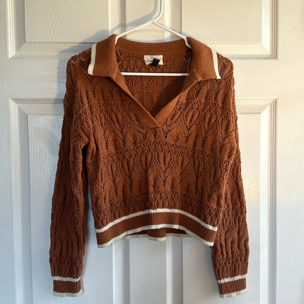 Universal Thread, Kind of crops sweatshirt! Never worn only thrifted!